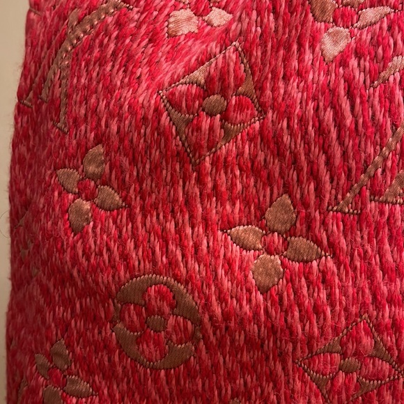 AUTHENTIC LOUIS VUITTON SCARF - Picture 6 of 6